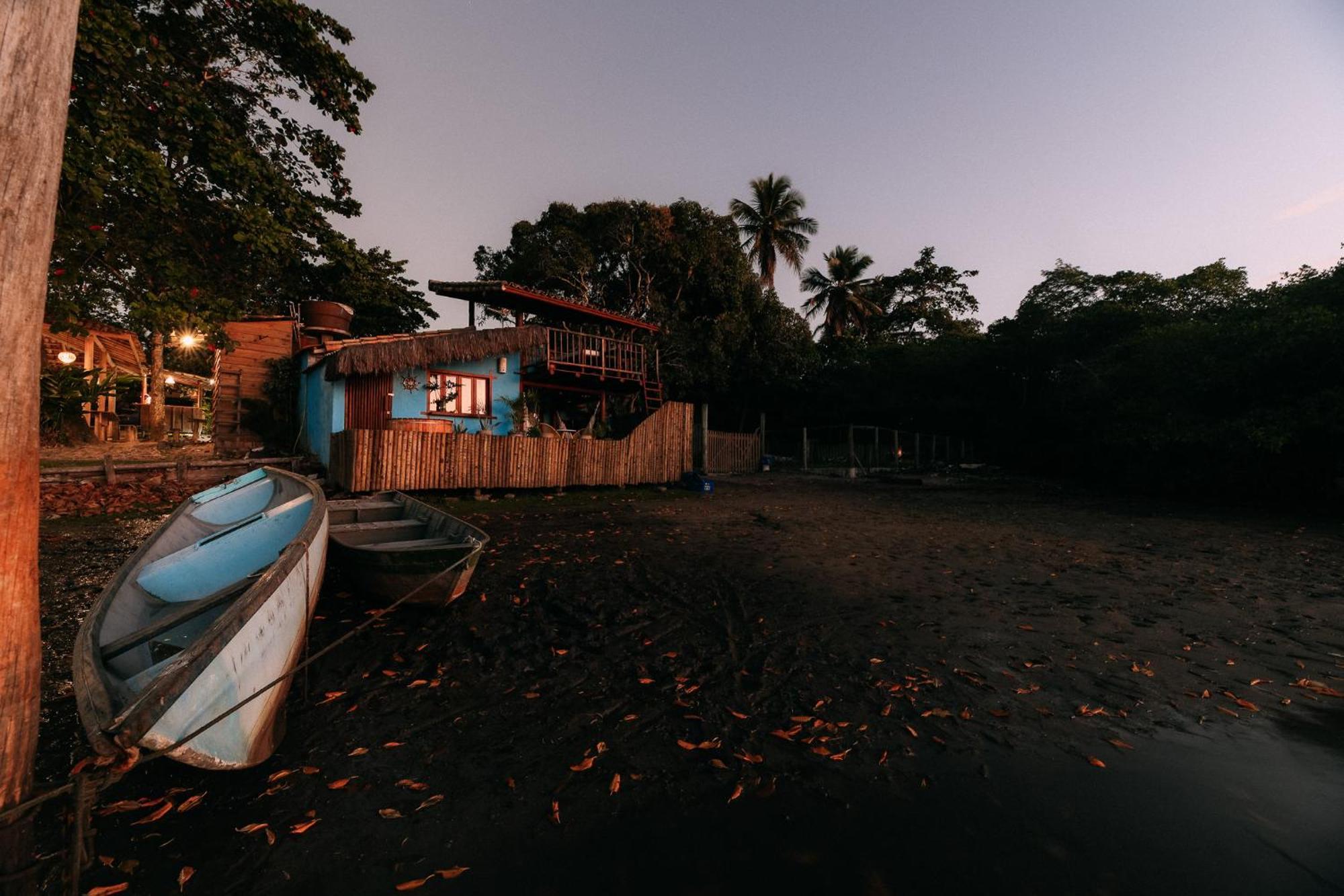 Casinha Azul na beira do Rio Caraíva Vila Exterior foto